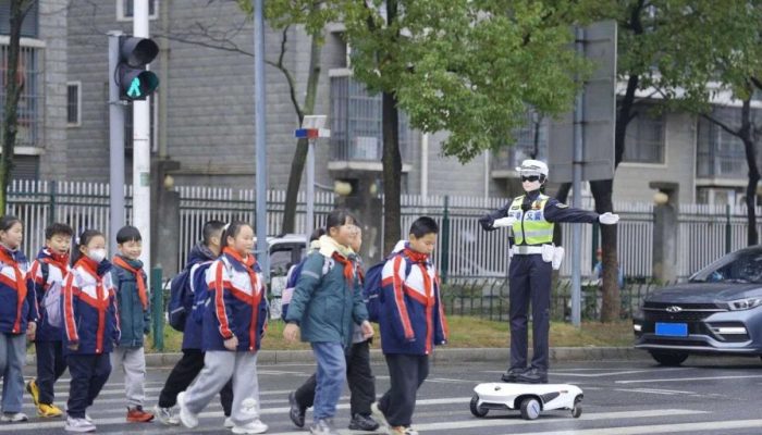 AiMOGA: Robotika Manjakan Konsumen, Adopsi Baru