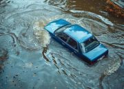 Bahaya Mengintai Pengguna Mobil Saat Musim Hujan