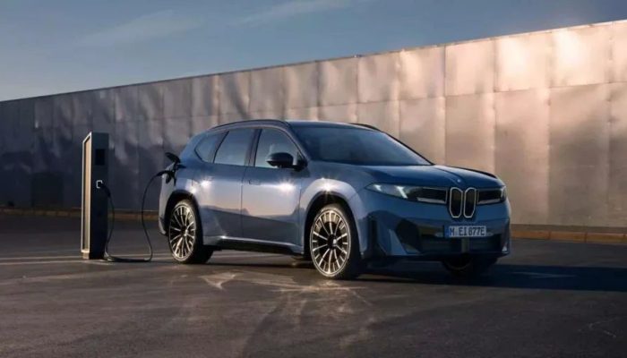 BMW Ubah Strategi Hadapi Dominasi Mobil Listrik Tiongkok