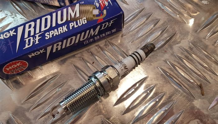 Efek Samping Penggunaan Busi Biasa pada Mobil Bekas yang Seharusnya Pakai Iridium