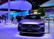 Geely Pamer Mesin Hybrid Hemat Bahan Bakar di Beijing