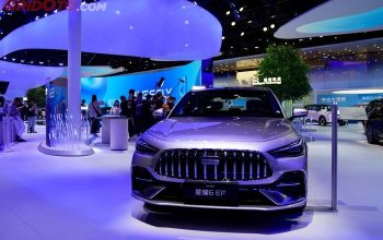 Geely Pamer Mesin Hybrid Hemat Bahan Bakar di Beijing