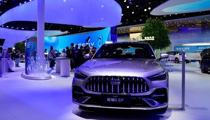 Geely Pamer Mesin Hybrid Hemat Bahan Bakar di Beijing