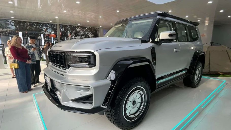 Jetour Zongheng G700, Calon Pesaing Denza B5