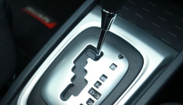Kenapa Mobil Matic Mogok Tidak Boleh Ditarik atau Didorong Sembarangan?