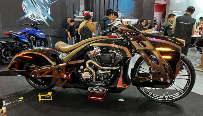 Modifikasi Harley Road Glide: 106 Berlian & Jok LV Mewah
