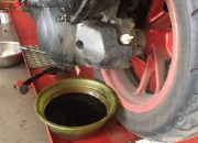 Terungkap Alasan Oli Mesin Motor Bekas Berwarna Hitam Pekat
