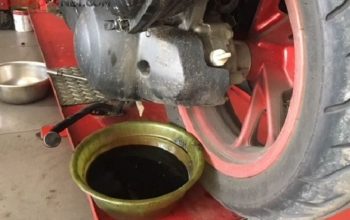 Terungkap Alasan Oli Mesin Motor Bekas Berwarna Hitam Pekat