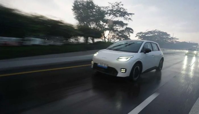 Uji Kendara AION UT Jakarta Sepanjang Hari