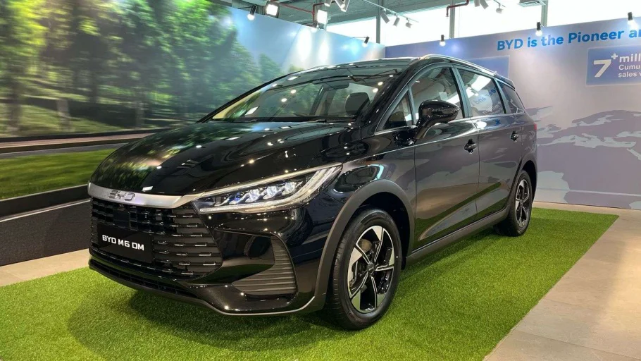 BYD M6 DM: Pesan Sekarang, Kirim Juni 2026
