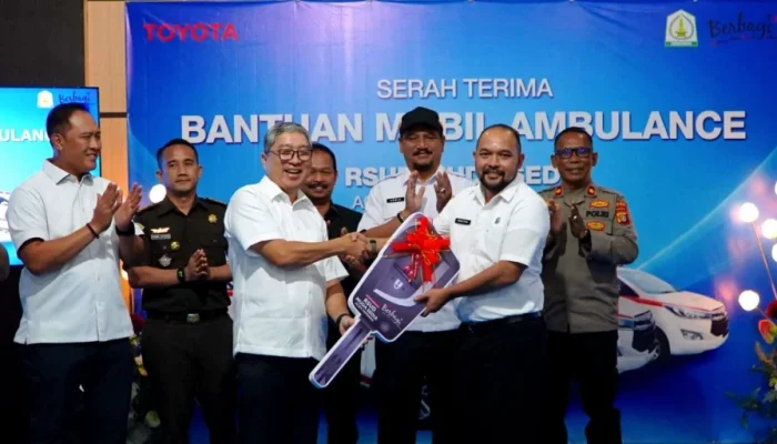 3 Unit Innova Ambulans Toyota untuk Aceh Tamiang