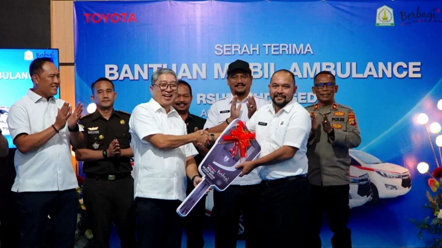 3 Unit Innova Ambulans Toyota untuk Aceh Tamiang