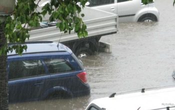 Mobil Listrik Hybrid Andalan Warga Cina Hadapi Banjir
