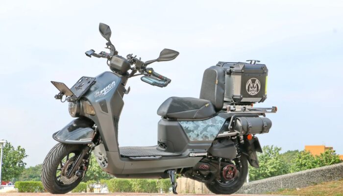 7 Aksesoris Motor Wajib Bikin Berkendara Harian Lebih Nyaman