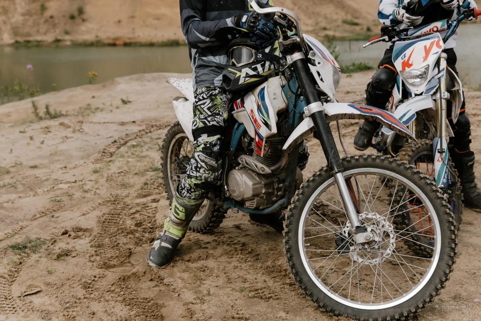 Photo by cottonbro studio via Pexels - 7 Motor Trail Terbaik untuk Taklukkan Medan Off-Road Ekstrem