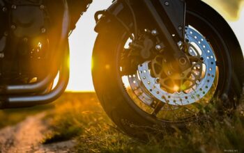 Photo by Sunrize Pictures via Pexels - Panduan Memilih Ban Motor Sesuai Medan Jalan Agar Lebih Aman