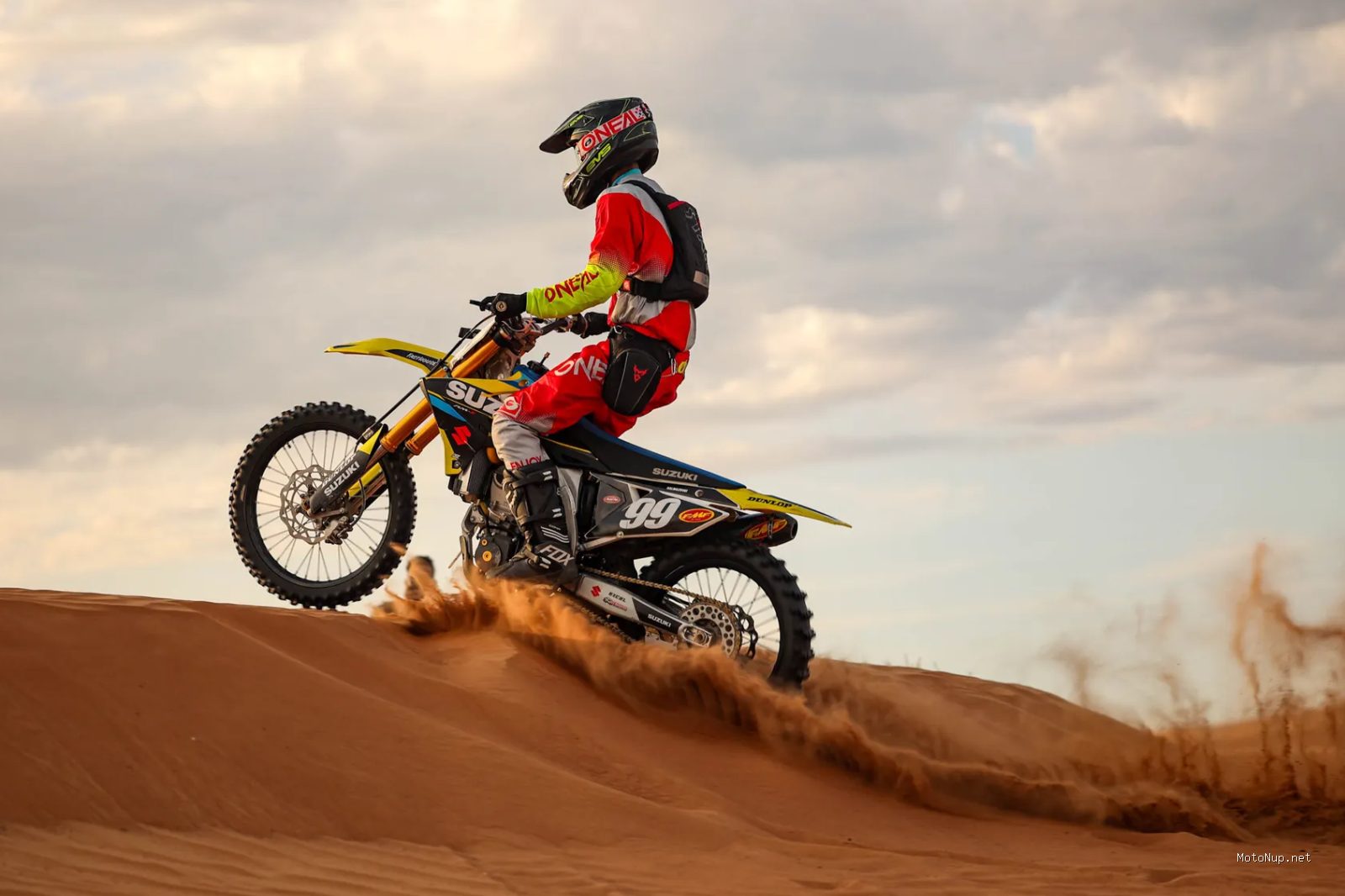 Photo by Kemal Can via Pexels - Panduan Memilih Jaket Riding yang Aman dan Nyaman untuk Bikers