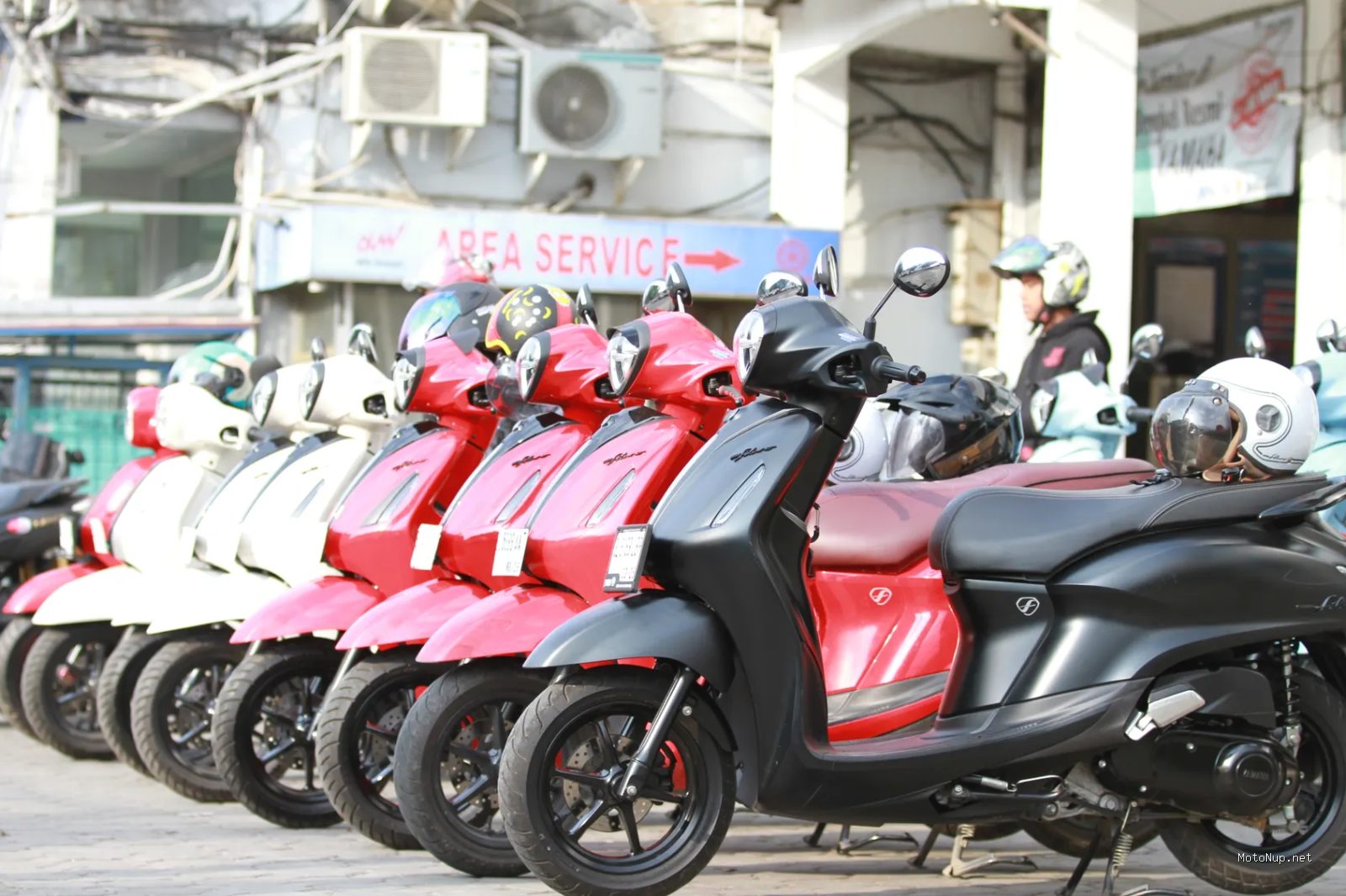 Photo by Jepret Pret via Pexels - Review Motor Listrik Terbaru 2024: Pilihan Terbaik di Indonesia