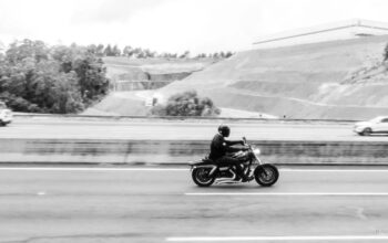 Photo by Alex Dos Santos via Pexels - Tips Aman Mengemudi Motor di Jalan Tol agar Tetap Selamat