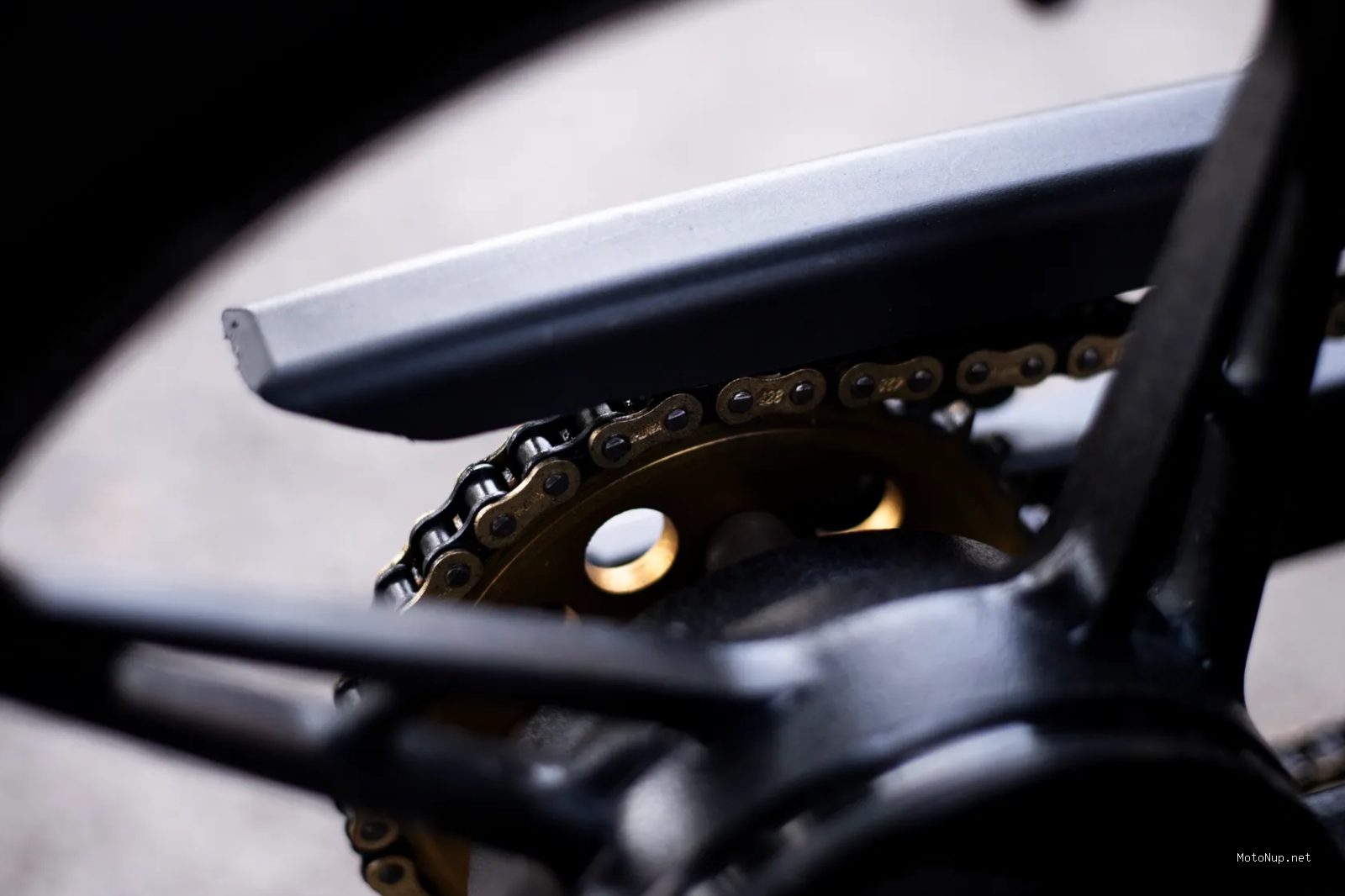 Photo by Nguyễn Bin Exciter via Pexels - Tips Ampuh Merawat Rantai Motor Agar Awet dan Tidak Cepat Aus
