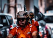 Photo by Đạt Đào via Pexels - Tips Memilih Helm Motor yang Aman dan Nyaman untuk Berkendara