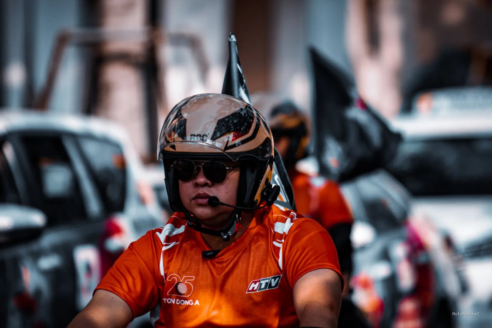 Photo by Đạt Đào via Pexels - Tips Memilih Helm Motor yang Aman dan Nyaman untuk Berkendara