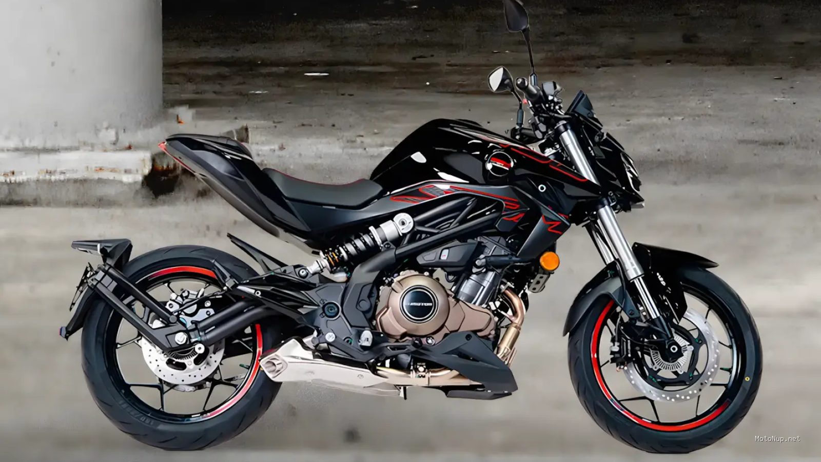 Photo by revistacars.com.br - Daftar Motor Naked 400cc Terbaru di 2024: Spesifikasi dan Harga