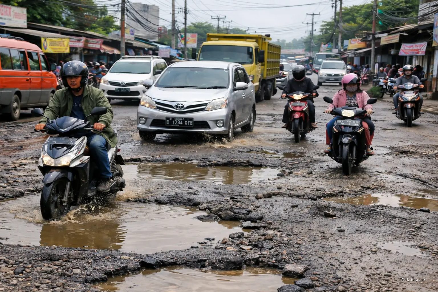 Photo by sulsel.fajar.co.id - Panduan Aman Berkendara Melewati Jalan Berlubang agar Tetap Nyaman