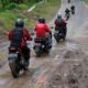 Panduan Aman Berkendara Motor di Jalanan Berlumpur