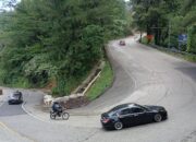 Panduan Aman Melewati Tanjakan Berkelok dengan Mobil Manual