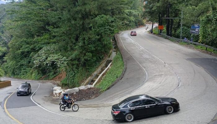 Panduan Aman Melewati Tanjakan Berkelok dengan Mobil Manual