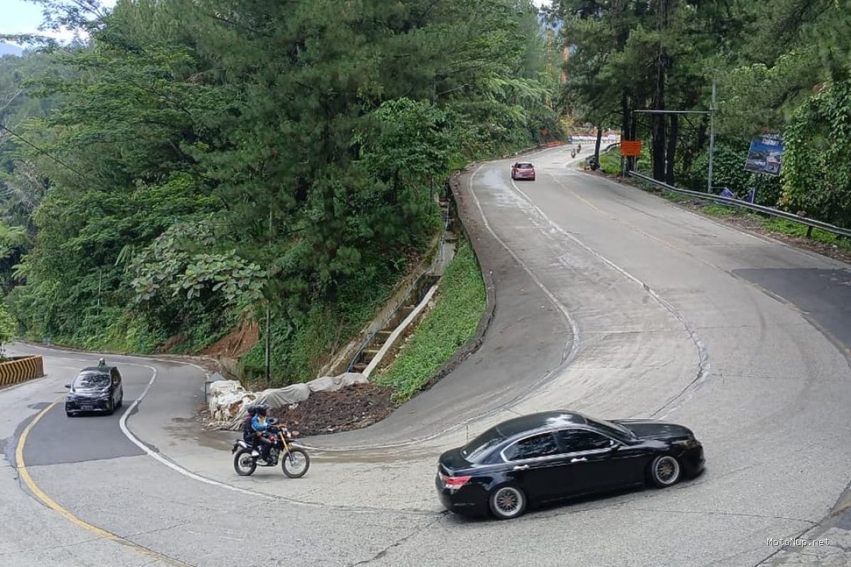 Photo by otomotif.kompas.com - Panduan Aman Melewati Tanjakan Berkelok dengan Mobil Manual