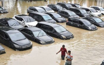 Photo by antaranews.com - Panduan Aman Mengemudi Mobil Matic Saat Melewati Banjir