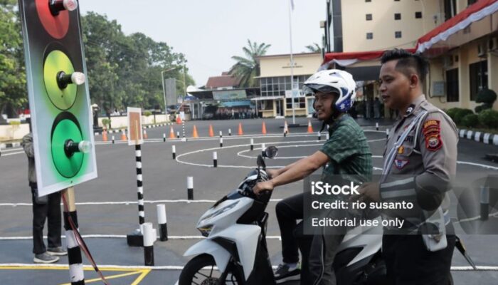 Panduan Aman Mengemudi Motor di Jalur Berkelok dan Pegunungan