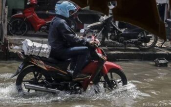 Photo by kumparan.com - Panduan Aman Mengemudi Sepeda Motor di Jalanan Basah