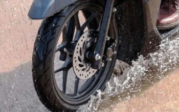 Panduan Memilih Ban Motor yang Aman dan Stabil di Jalan Basah