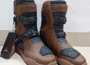 Panduan Memilih Sepatu Touring dan Sandal Riding yang Aman