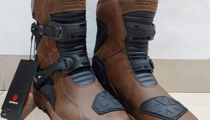 Panduan Memilih Sepatu Touring dan Sandal Riding yang Aman