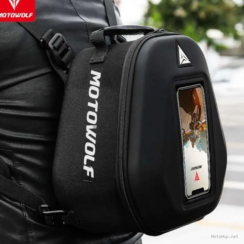 Photo by blibli.com - Panduan Memilih Tankbag Magnet untuk Bawa HP dan Dompet Aman