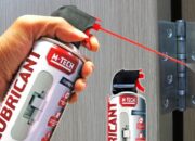 Panduan Mengatasi Engsel Pintu Mobil Macet dengan Pelumas Semprot