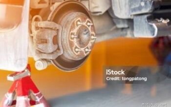 Photo by istockphoto.com - Panduan Perawatan Rutin Mobil Tua untuk Penggunaan Harian