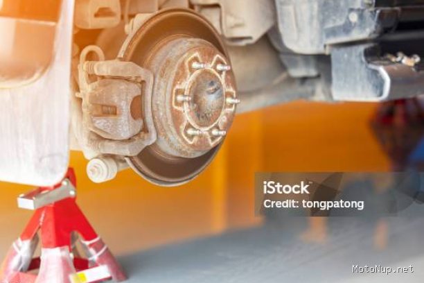 Photo by istockphoto.com - Panduan Perawatan Rutin Mobil Tua untuk Penggunaan Harian