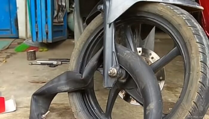 Panduan Praktis Mengatasi Ban Motor Bocor di Tengah Perjalanan