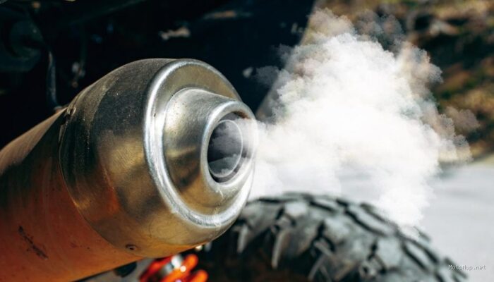 Penyebab Knalpot Motor Keluar Asap Putih Pagi Hari dan Cara Ceknya