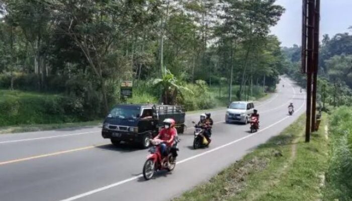 Teknik Aman Mengemudi Motor Saat Melewati Tikungan Tajam