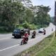 Teknik Aman Mengemudi Motor Saat Melewati Tikungan Tajam