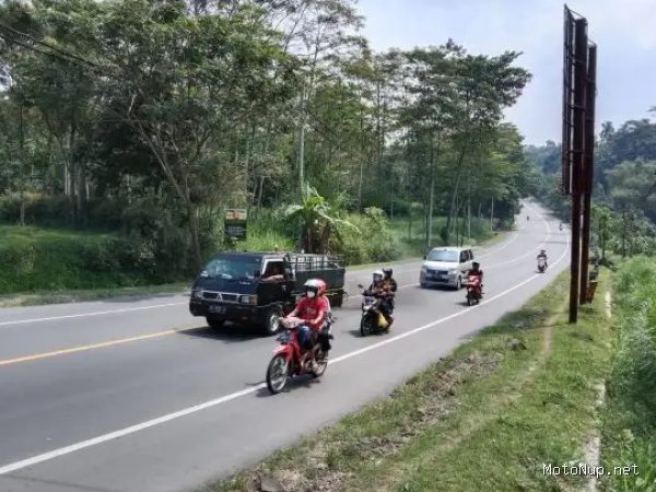 Photo by otomotif.espos.id - Teknik Aman Mengemudi Motor Saat Melewati Tikungan Tajam