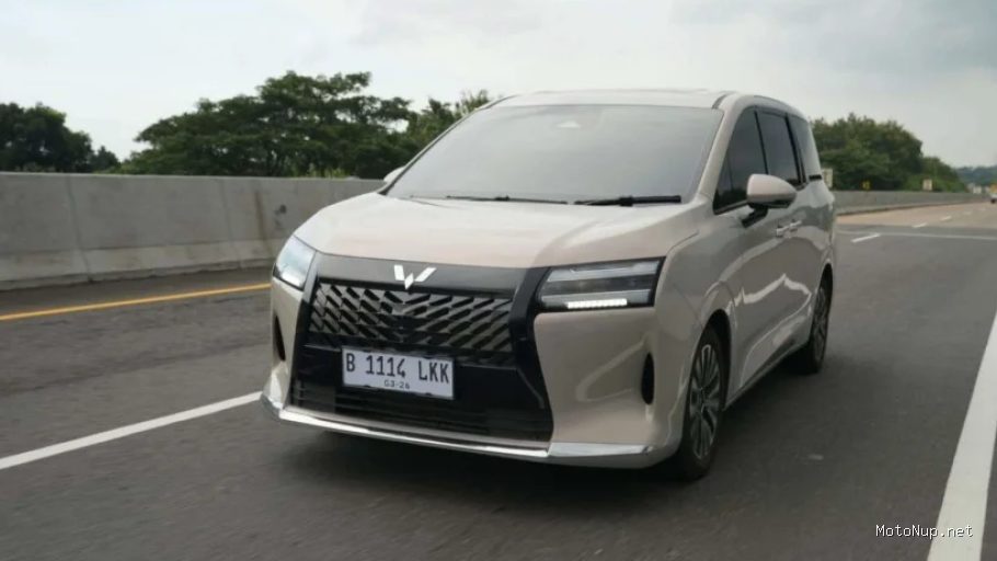 Wuling Beri Solusi Kasus Sales Surabaya, Unit Darion Resmi Diserahkan